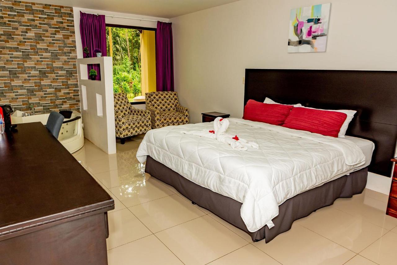 Hotel Los Rios Guacimo  ภายนอก รูปภาพ